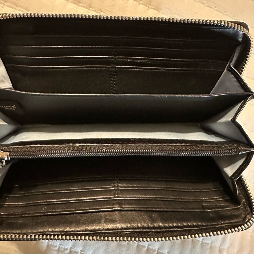 COACH  Soho wallet featuring a distinctive silver-tone buckle accent - Picture 7 of 10